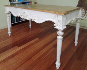 Mesa Francesa 300x243 1